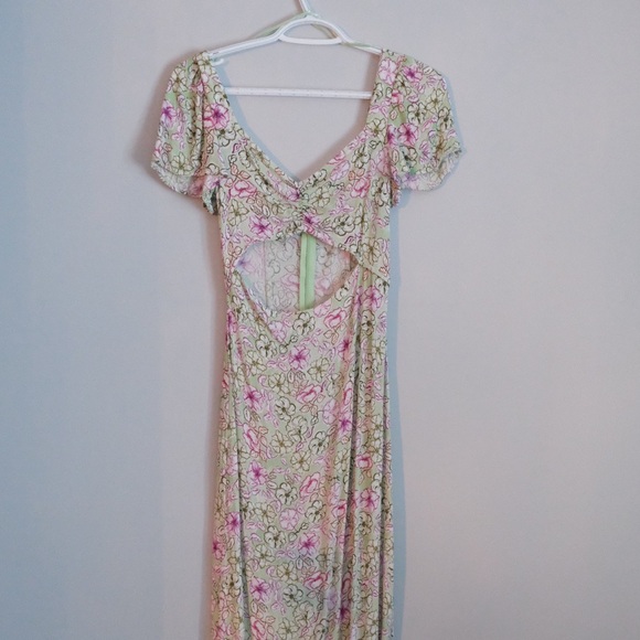 Floral cutout midi dress - Picture 2 of 7